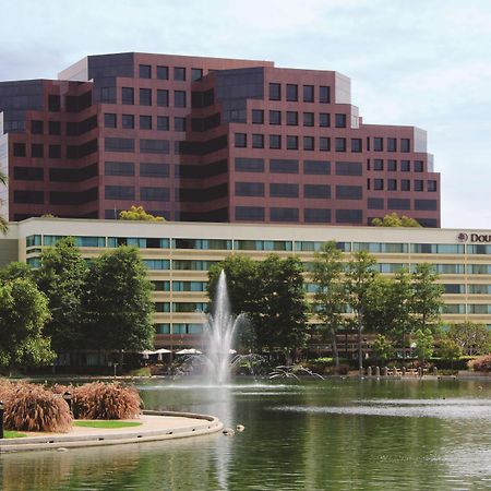 Отель Doubletree By Hilton Orange County Airport Санта-Ана Экстерьер фото